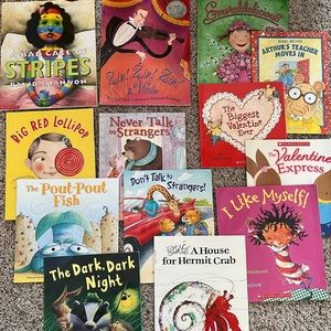 SOLD ✌🏽 13 Scholastic Kids Books
